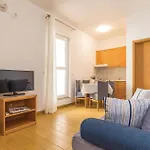 Stunning Apartment In Makarska With Kitchen