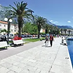 Stunning Apartment In Makarska With Kitchen