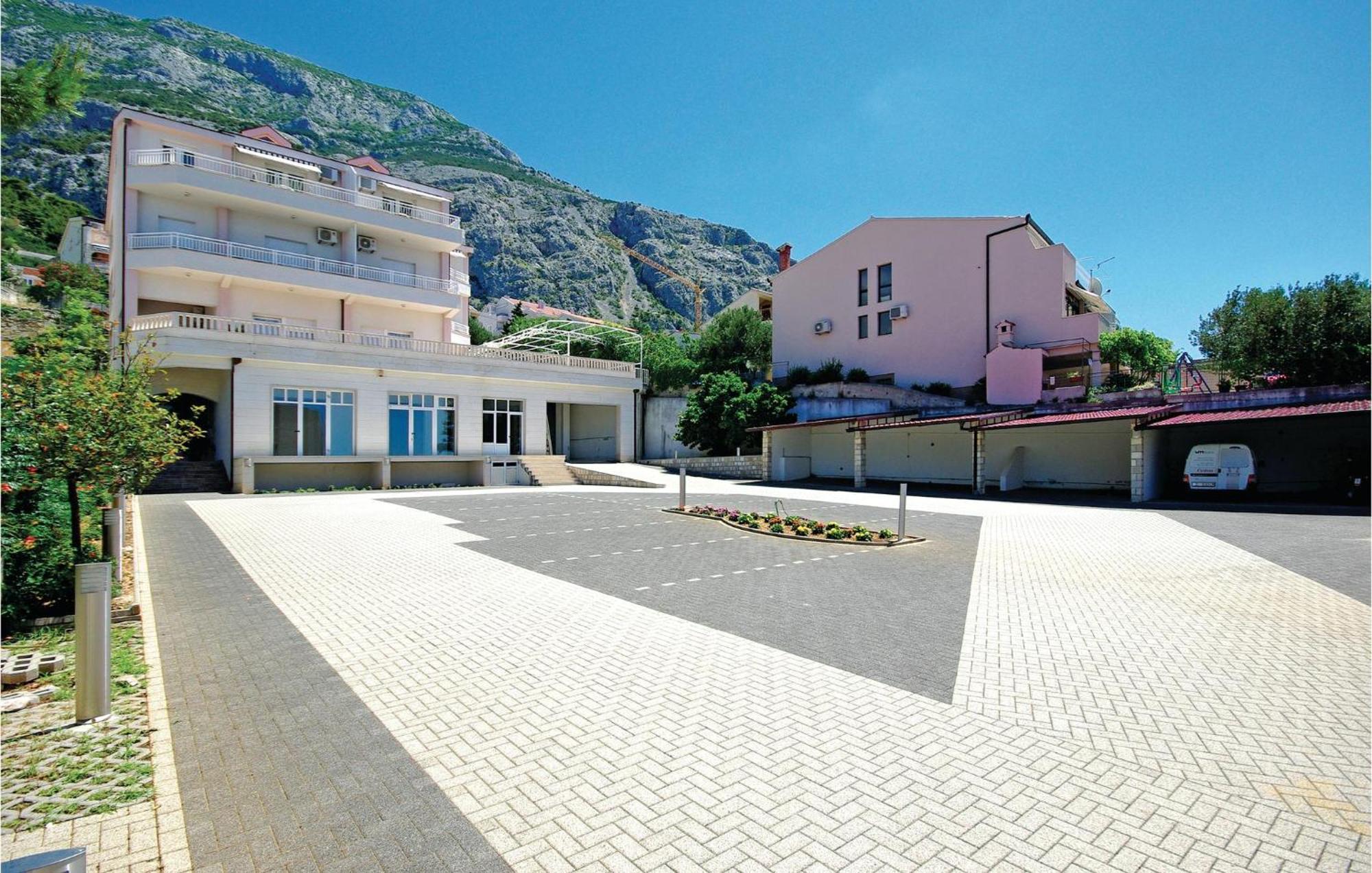 Stunning In With Kitchen * Makarska
